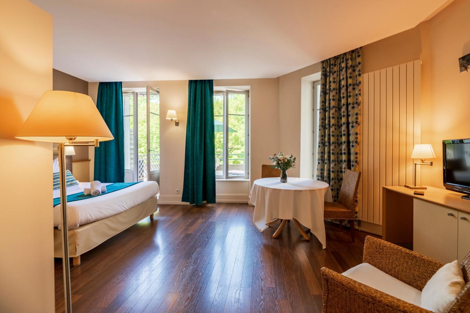 Hotel Cerise - Les Sources Luxeuil-Les-Bains Exterior photo
