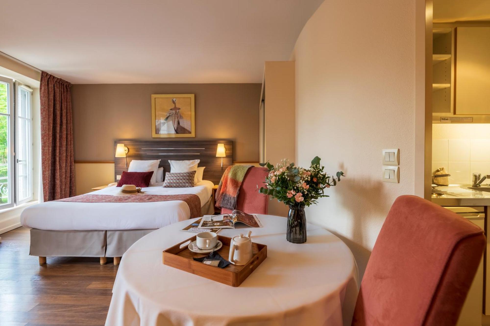 Hotel Cerise - Les Sources Luxeuil-Les-Bains Exterior photo